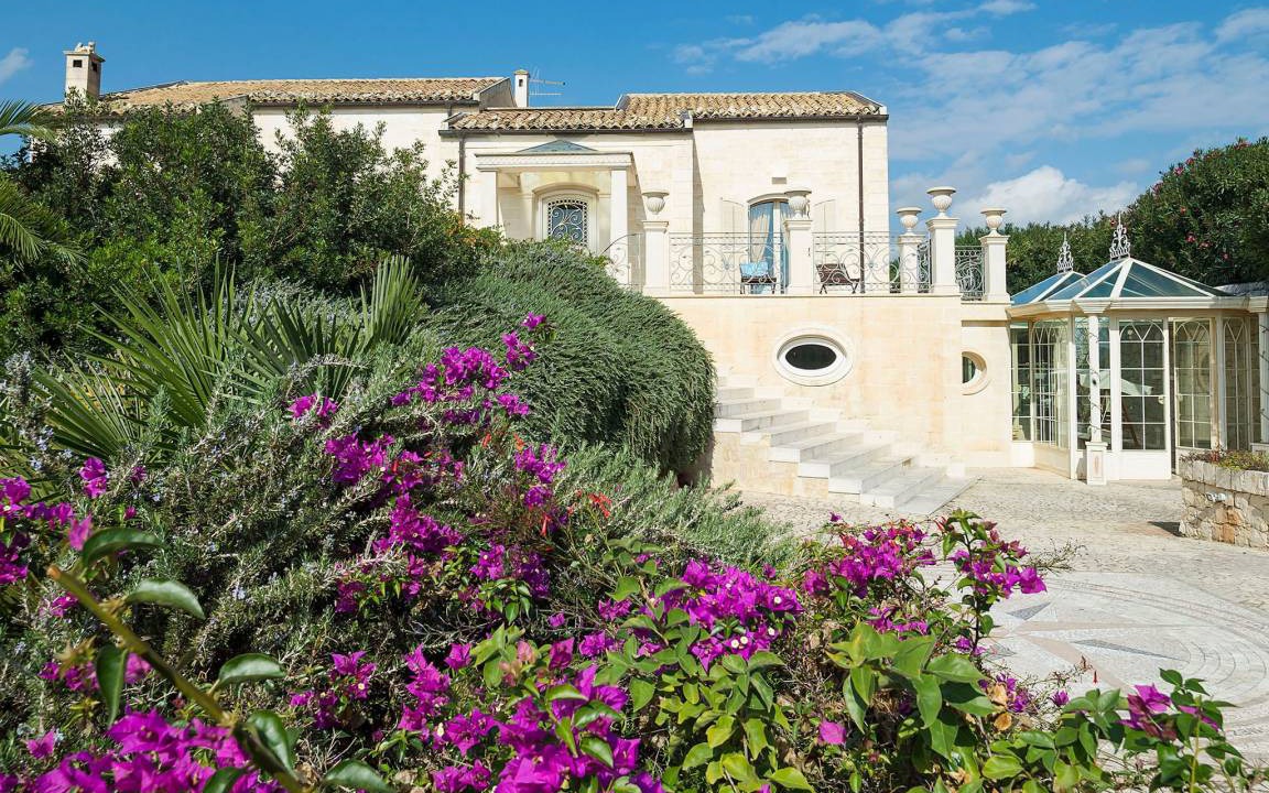 Donnalucata House | Luxurious Villa in Donnalucata with Pool