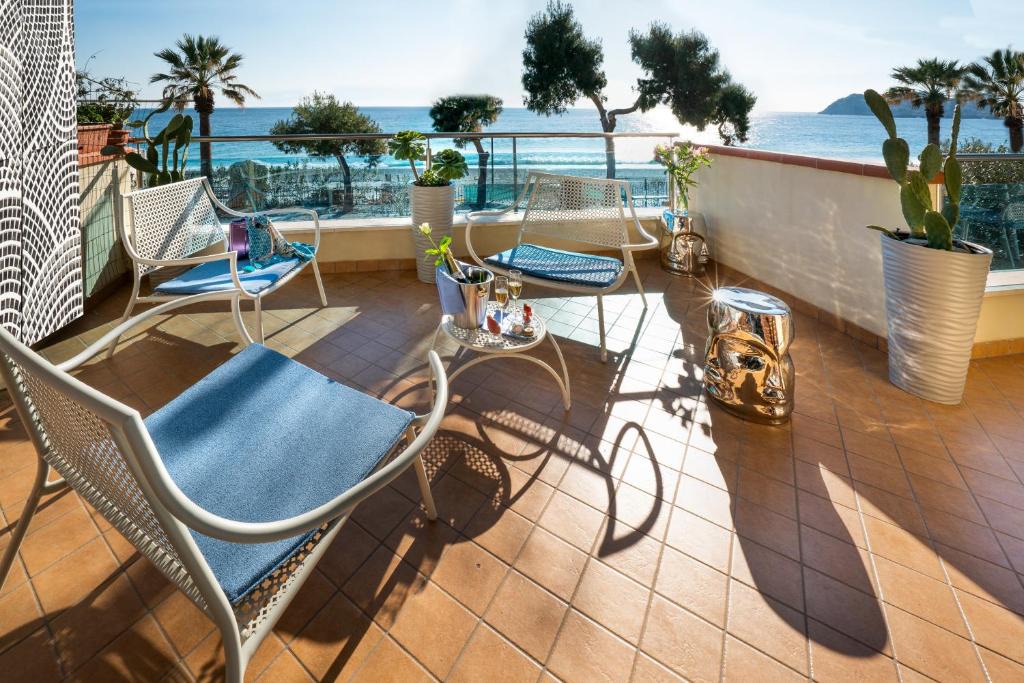 Mazzeo Apartment | Luxury Beachfront Apartment Taormina Pool and Parking