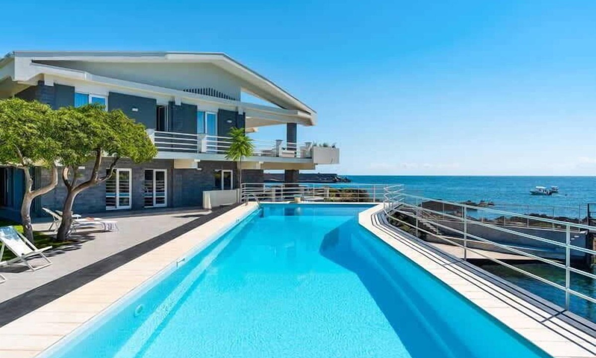 Stazzo Villa | Luxury Coastal Villa With Private Pool