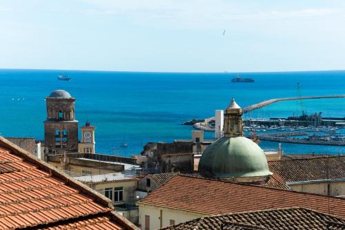 Historical Downtown Salerno Apartment | Luxury Seaview Apartment with Lift & Parking in Salerno City Center - Maison Dorotea