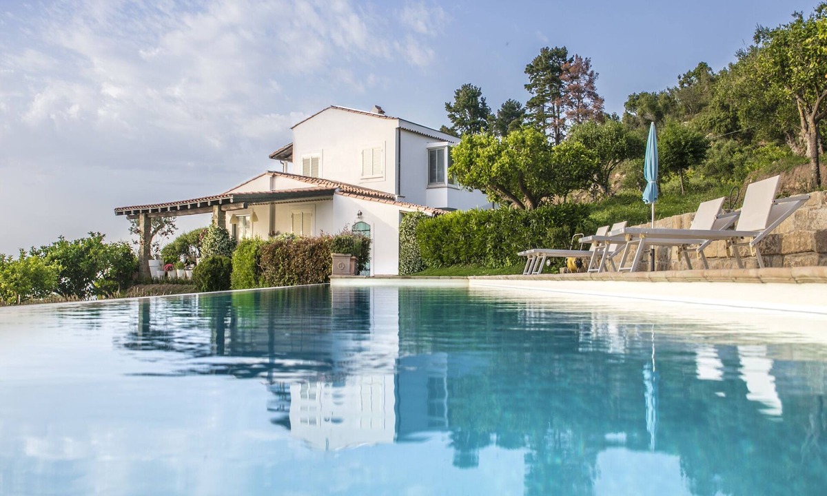 Catute Villa | Luxury villa in the hills 10 minutes from the sea of ​the head of Orlando