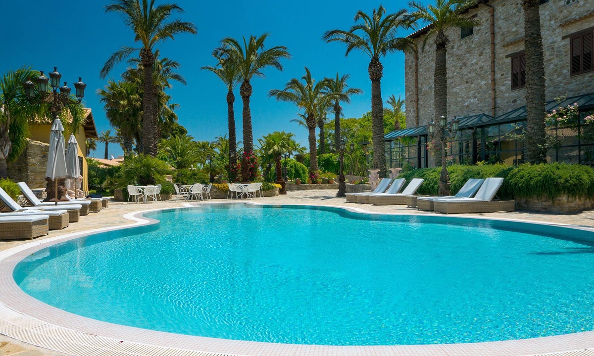 Partanna Villa | Luxury villa/Private Heated Pool/Private Garden