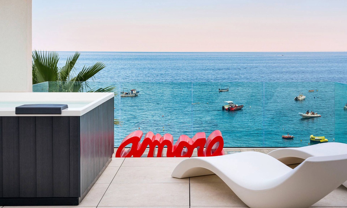 Letojanni Apartment | Marvelous Chic apartment with Jacuzzi and majestic sea view in Letojanni - DiCasaInSicilia