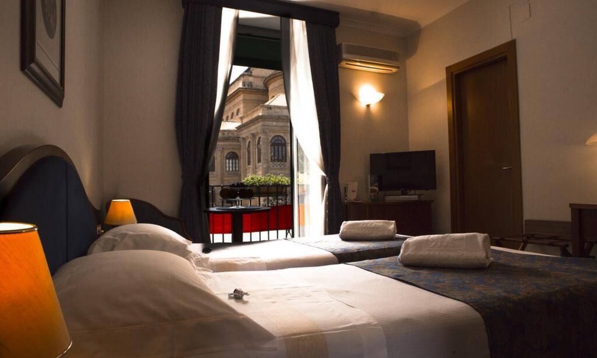 Monte di Pieta Hotel | Massimo Plaza Hotel
