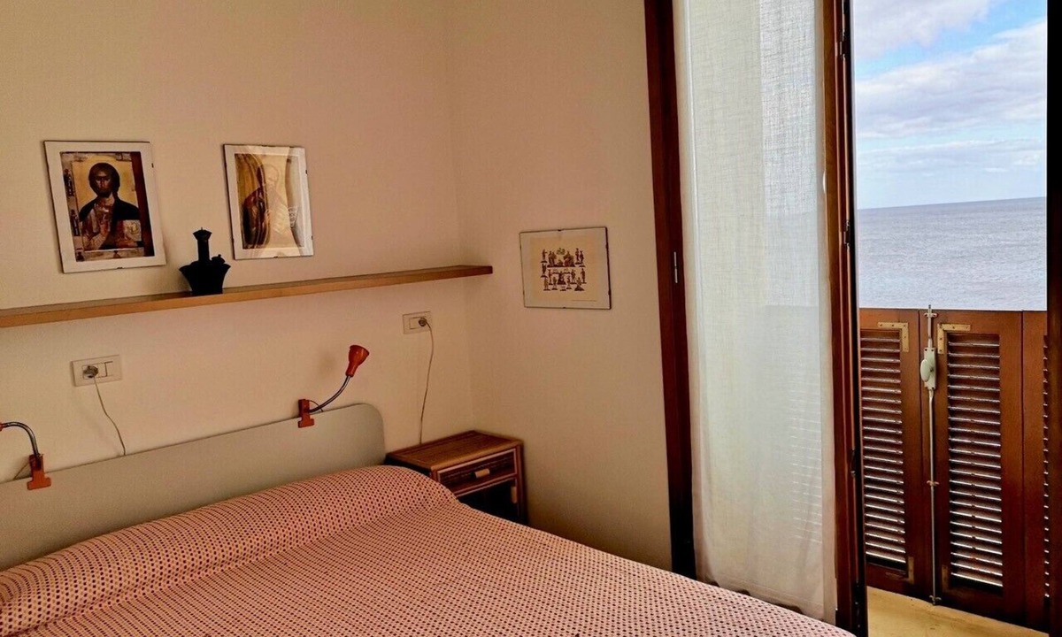 Syracuse Apartment | MENANDRO - sea view!