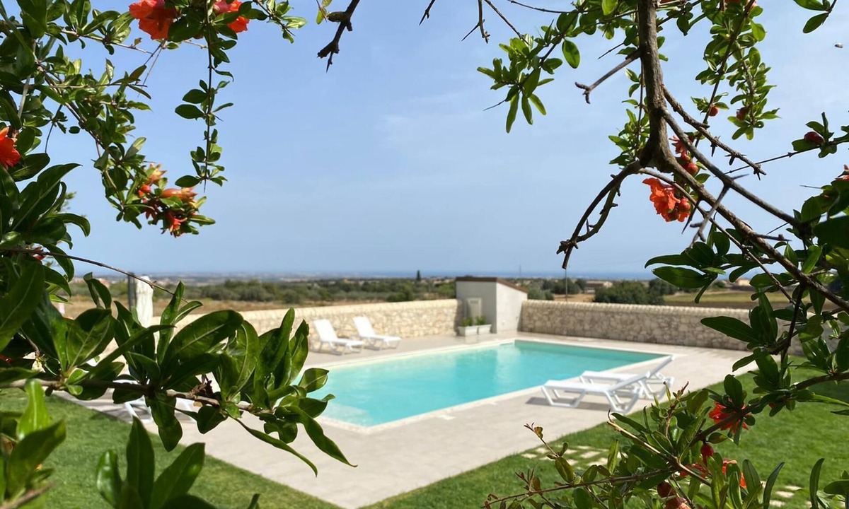Rosolini House | Miccio - Independent apartment in a period farmhouse with swimming pool