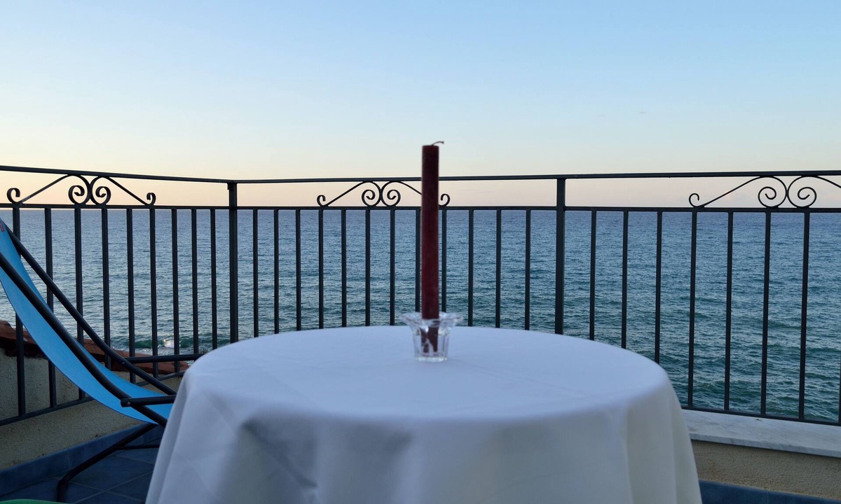 Old Town Apartment | MiraMare Residence Cefalu - App. Ludovica -
