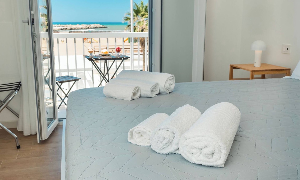 Scoglitti House | Modern accommodation for those who want comfort, convenience and a postcard view.