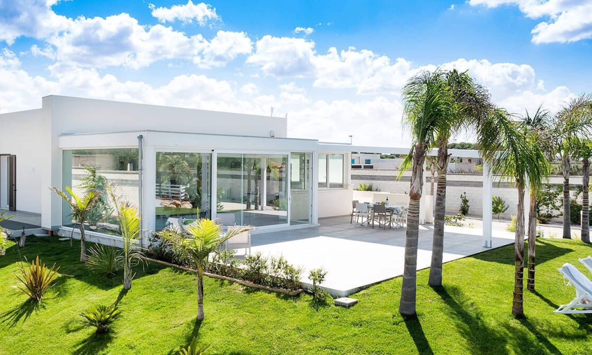 Marsala Villa | Modern villa with swimming pool, Sicily