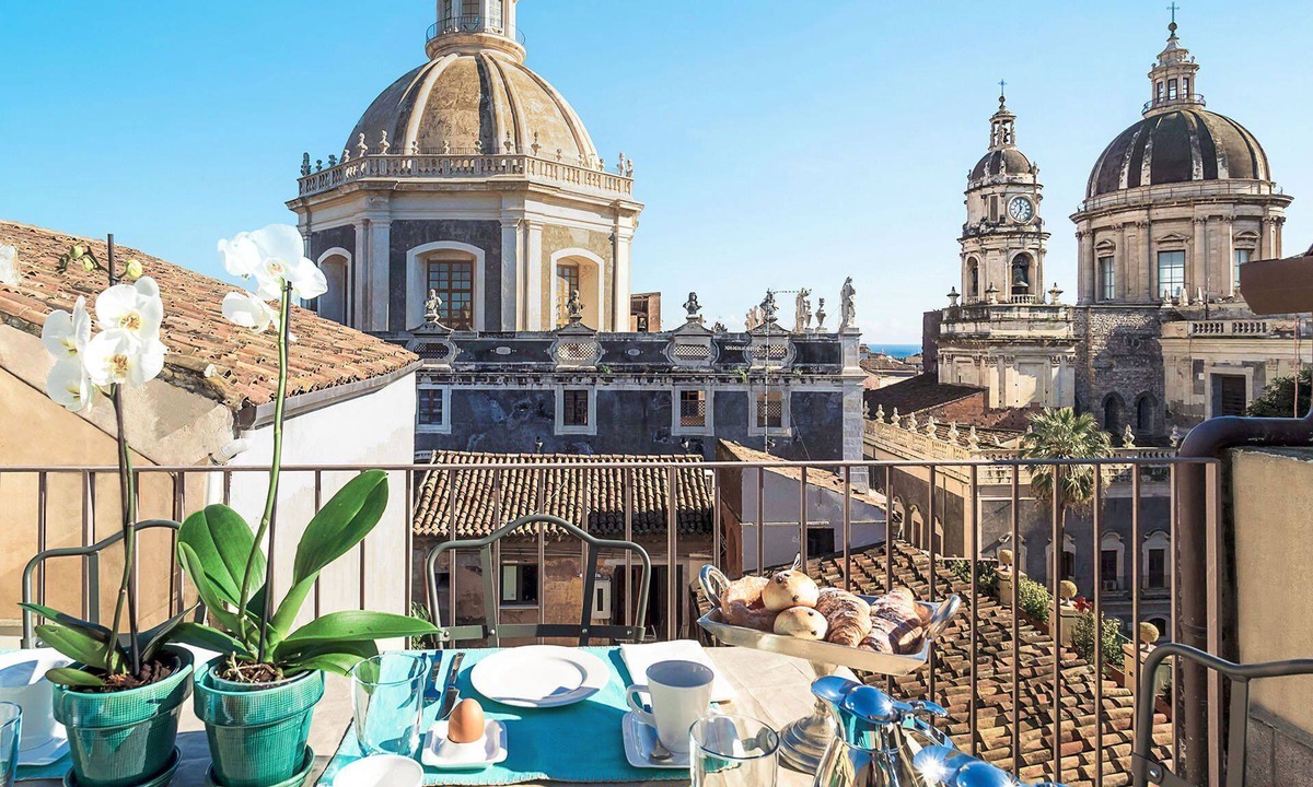 Catania City Centre Apartment | My Rental Homes - La Terrazza with panoramic terracces with beautiful view of Etna