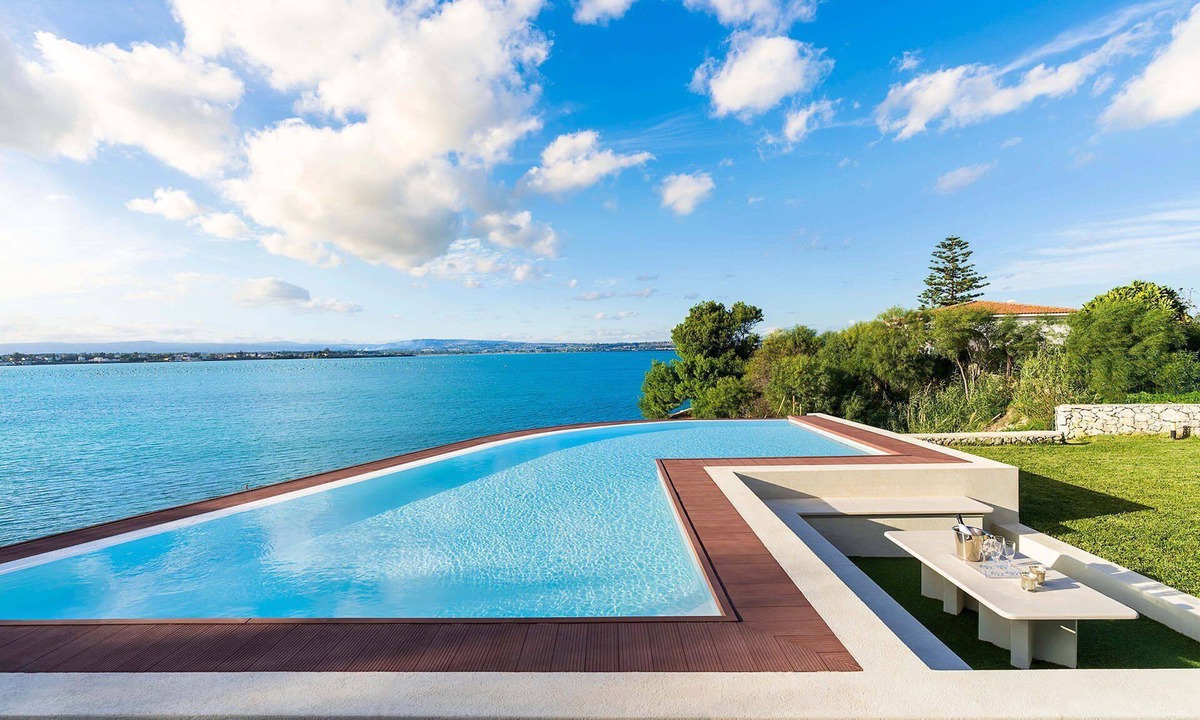 Syracuse Villa | My Rental Homes - Sea Art Villa luxury property with pool 4 bedrooms 8 sleeps