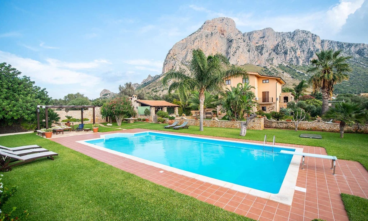 Cinisi Villa | My Rental Homes - Villa Trinacria with swimming pool and outdoor kitchen with BBQ