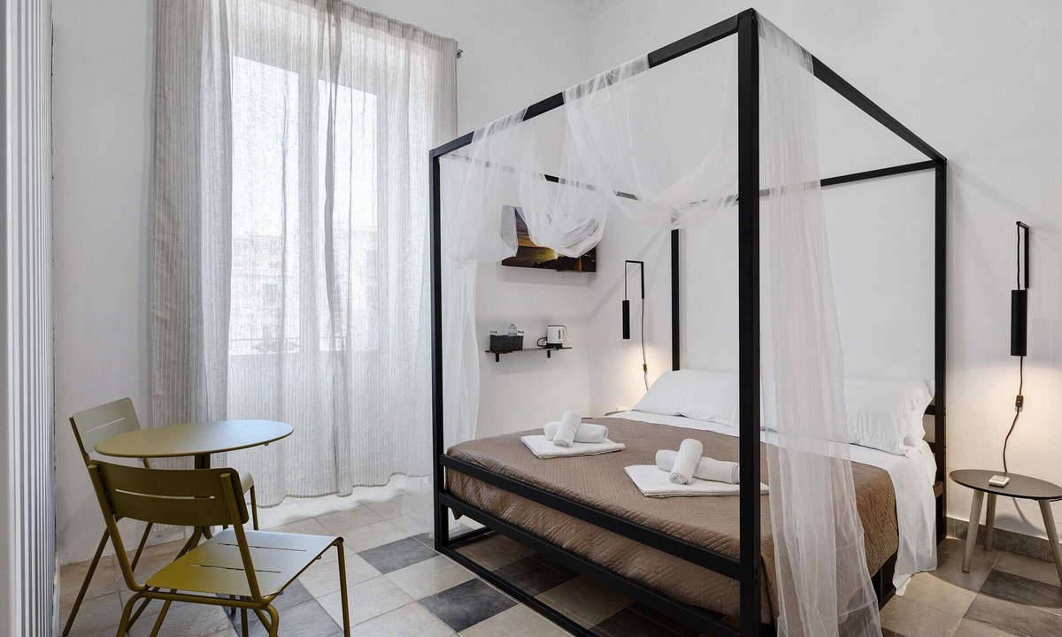 Corso dei Mille - Sant'Erasmo Apartment | Myla's Rooms 2 with Balcony, Wi-Fi and Air Conditioning