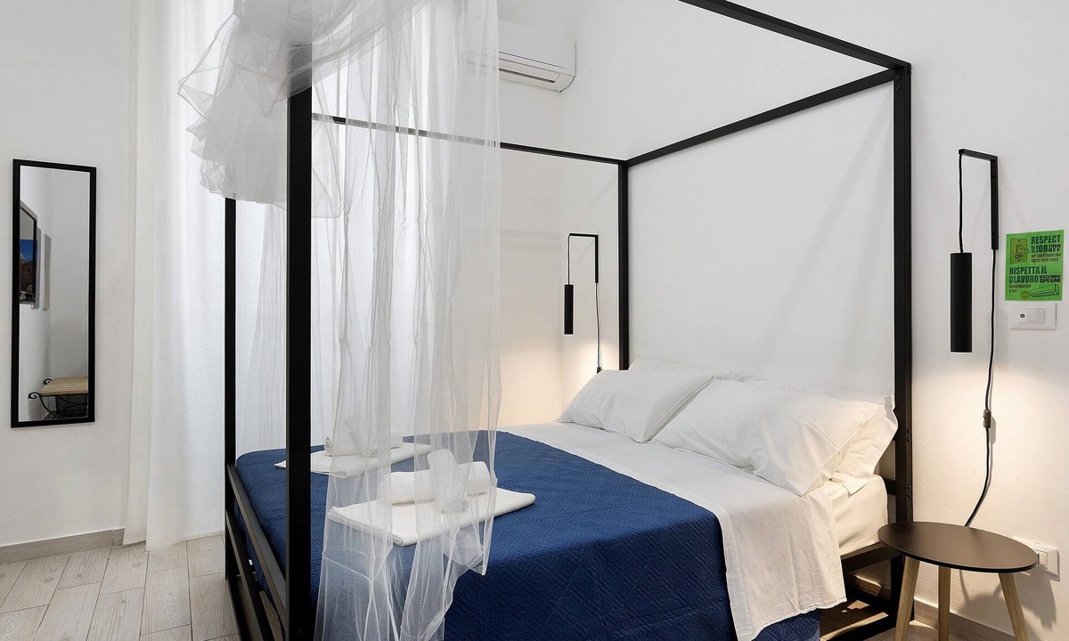 Corso dei Mille - Sant'Erasmo Apartment | Myla's Rooms 4 Apartment with Balcony, Wi-Fi and Air Conditioning