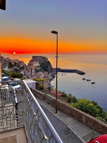 Scilla House | Nel blu dipinto di blu