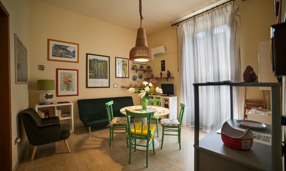 Vittoria Apartment | ‘Nero D’Avola’ Apartment with Balcony, Wi-Fi and Air Conditioning