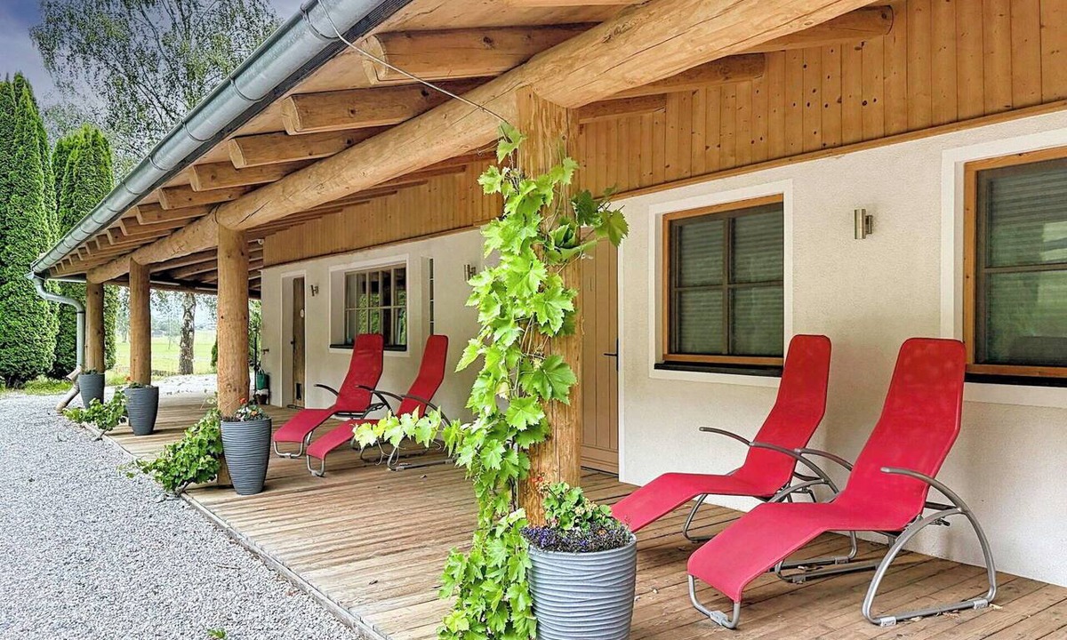 Kaprun Villa | Nice apartment in villa for 6 people with TV, terrace and pets allowed