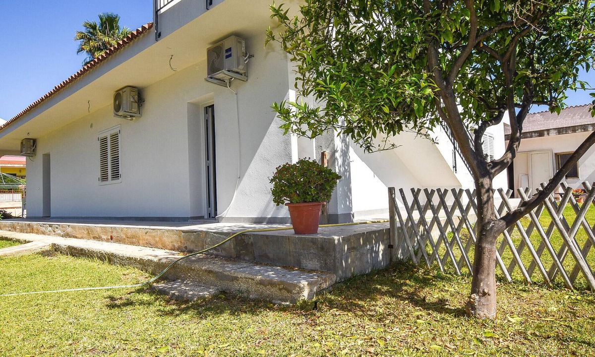 Arenella House | Nice home in Siracusa with WiFi