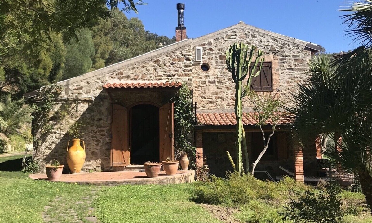 Capri Leone Cottage | OLIVE TREE CHARMING VILLA: WiFi AC huge garden sea 'n hills view porch bbq