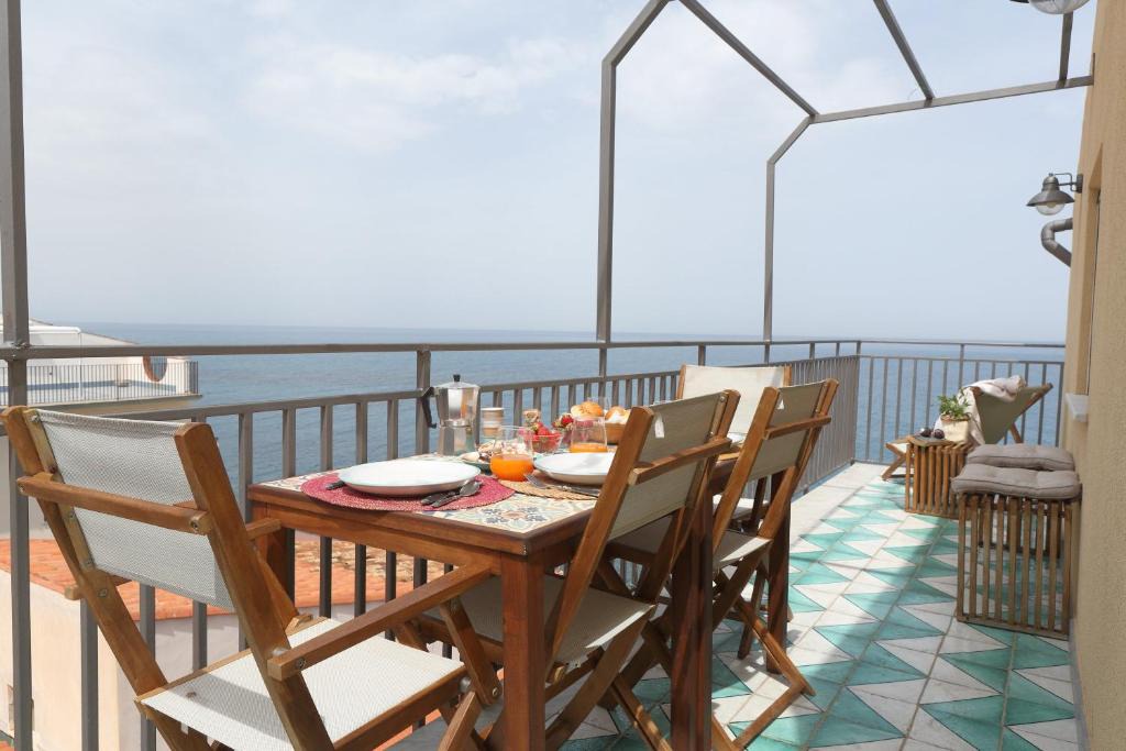 Old Town Apartment | Ondina (by Vacation Service)