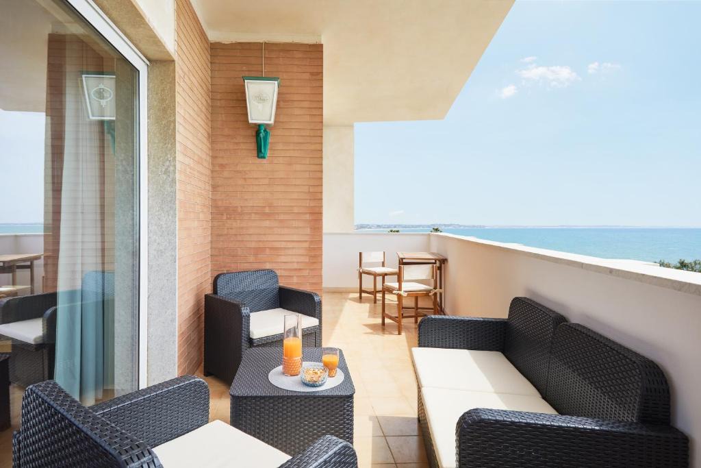 Pozzallo Apartment | Orizzonte Casesicule, Fantastic Sea View with Balcony and Big Windows, Wi-Fi