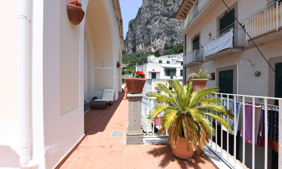 Amalfi Hotel | PALAZZ0 GARGANO AMALFI ROOM WITH TERRACE IN THE HEART OF CITY