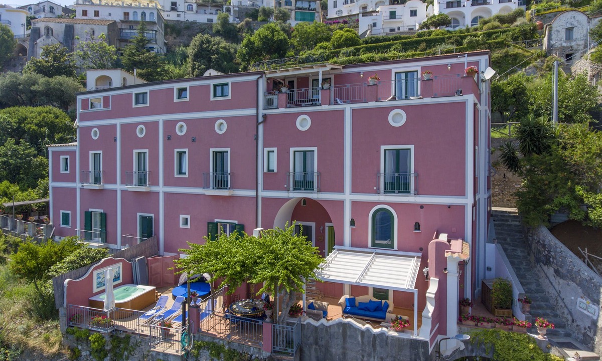 Praiano Villa | Palazzo Rocco - Villa Sunshining NEW - 4 rooms/4 bath -10 Pax - Heated Jacuzzi