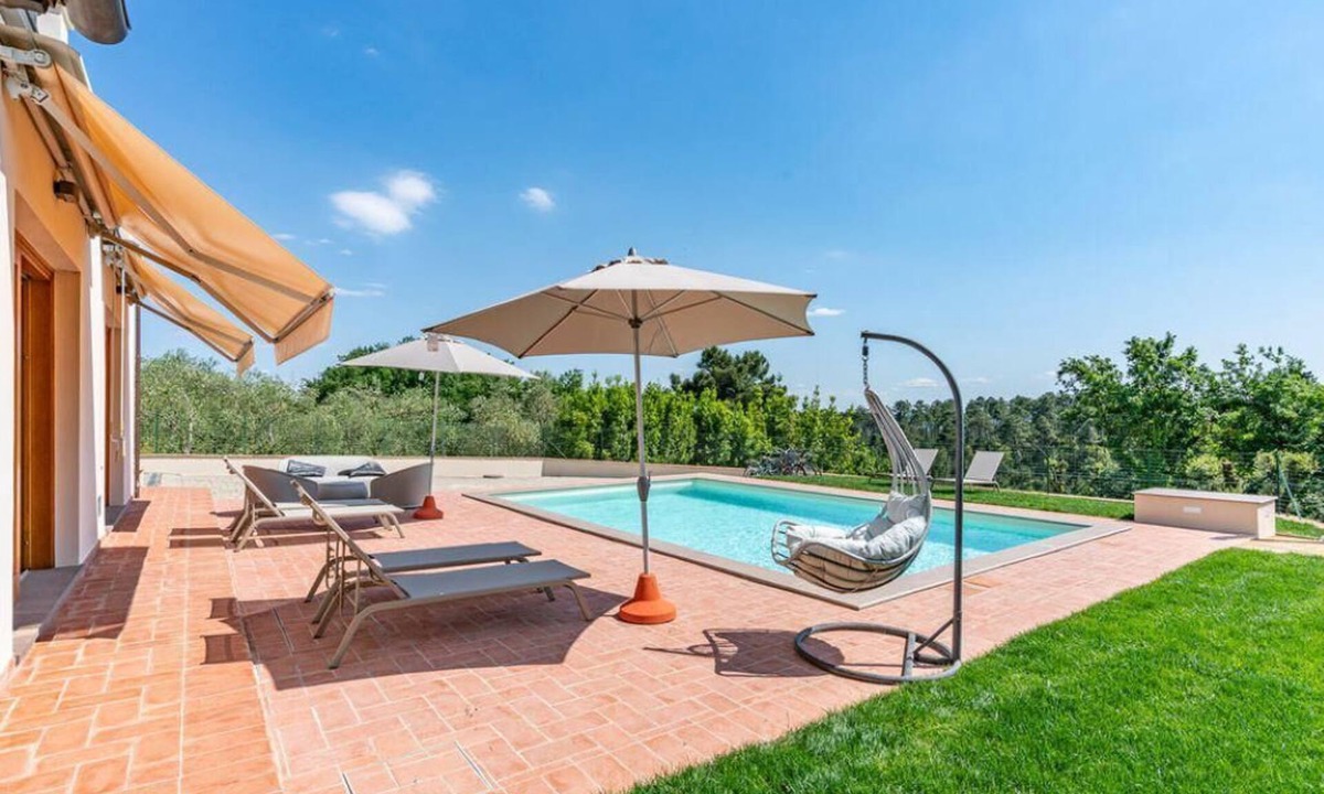 Montecarlo Villa | Panoramic villa with pool for private use
