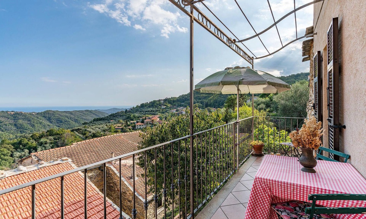 Vasia House | Pet friendly home in Vasia (IM) with WiFi
