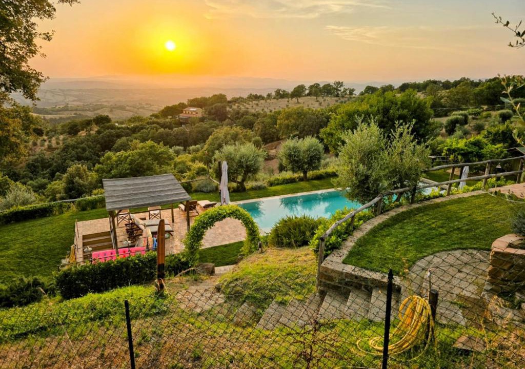 Scansano Villa | PODERE TORRICELLE 69B INDEPENDENT COUNTRY COTTAGE for max 4, pool, jacuzzi, bbq, 2 bedrooms and 1 bath, 2nd bath by pool-Upon request for extra cost, a room in main villa with private bathroom, kitchen ,bbq, see PODERE TORRICELLE 69B FULL SERVICED ROOM