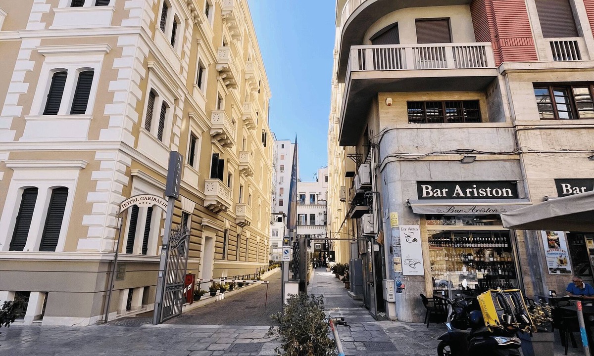 Ruggero Settimo Apartment | Politeama House 148