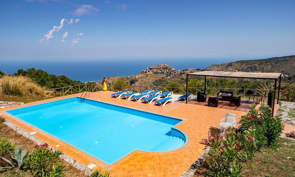 San Marco d'Alunzio Villa | Private Villa with Vineyard, Pool & Stunning Views - LA COLLINA DEI NEBRODI
