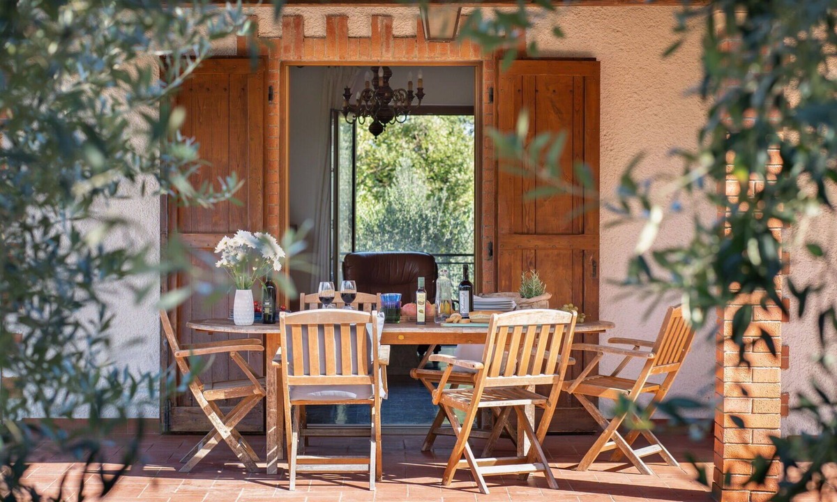 Pergine Valdarno House | Private Villa with A/C, WIFI, private pool, TV, patio, pets allowed, panoramic view, close to Arezzo