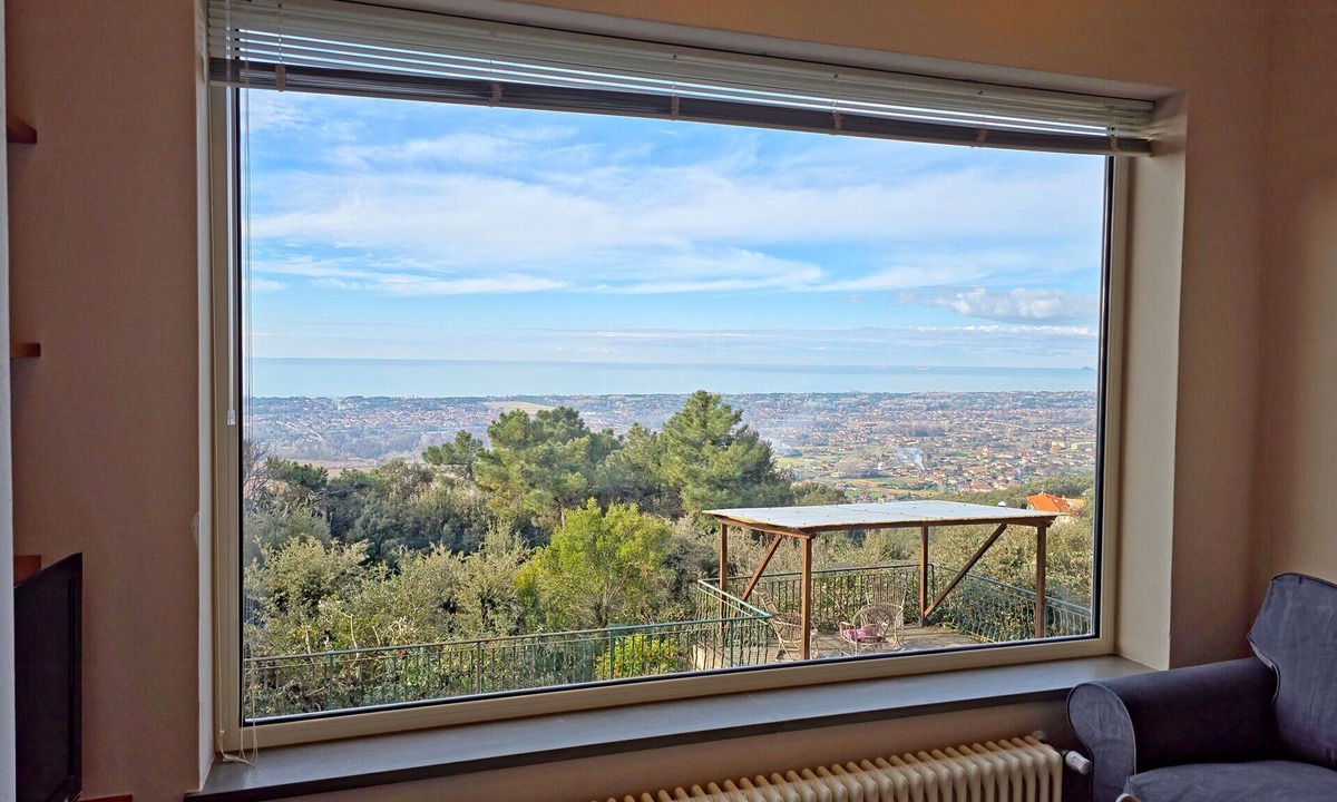 Pietrasanta Villa | Private Villa with A/C, WIFI, TV, terrace, pets allowed, panoramic view, close to Forte Dei Marmi