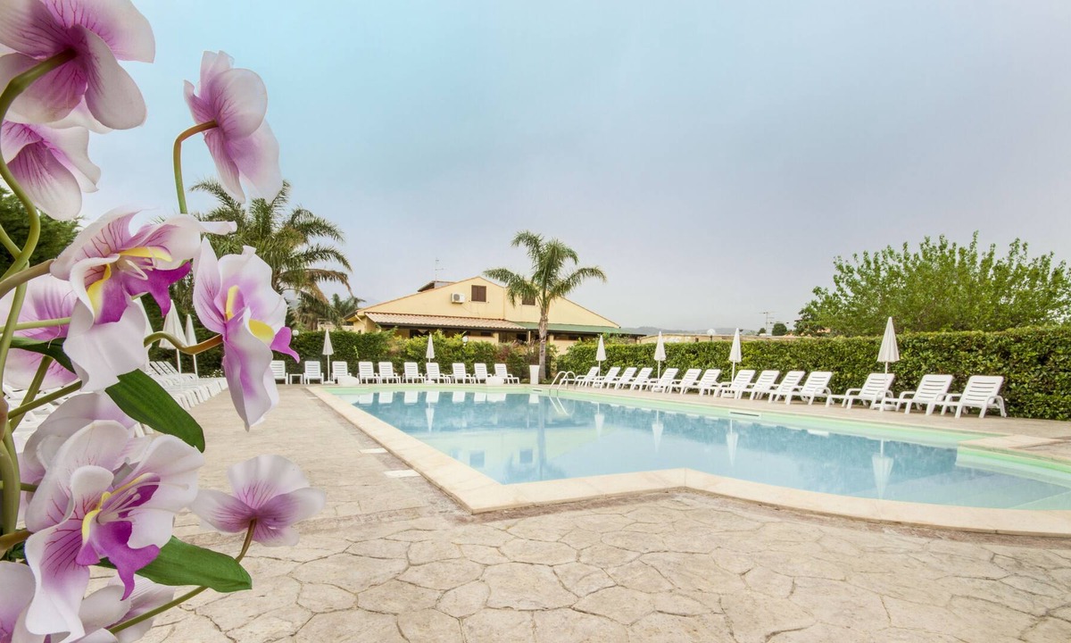 Piana Calzata Apartment | Quadruple Room with Balcony n4 Via Salvatore Onion n1 second floor