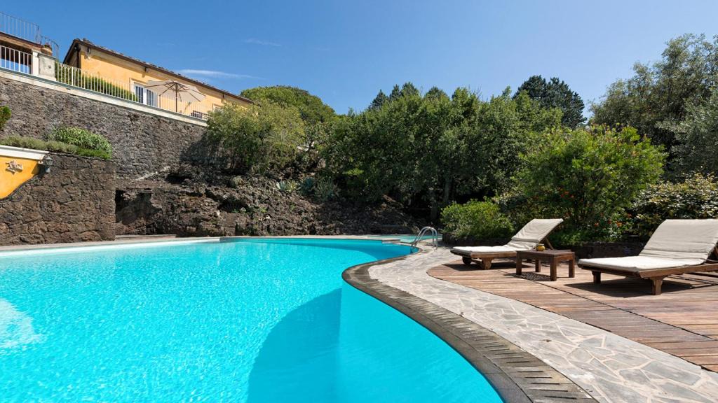 Ragalna Villa | Ragalna Villa Sleeps 6 with Pool