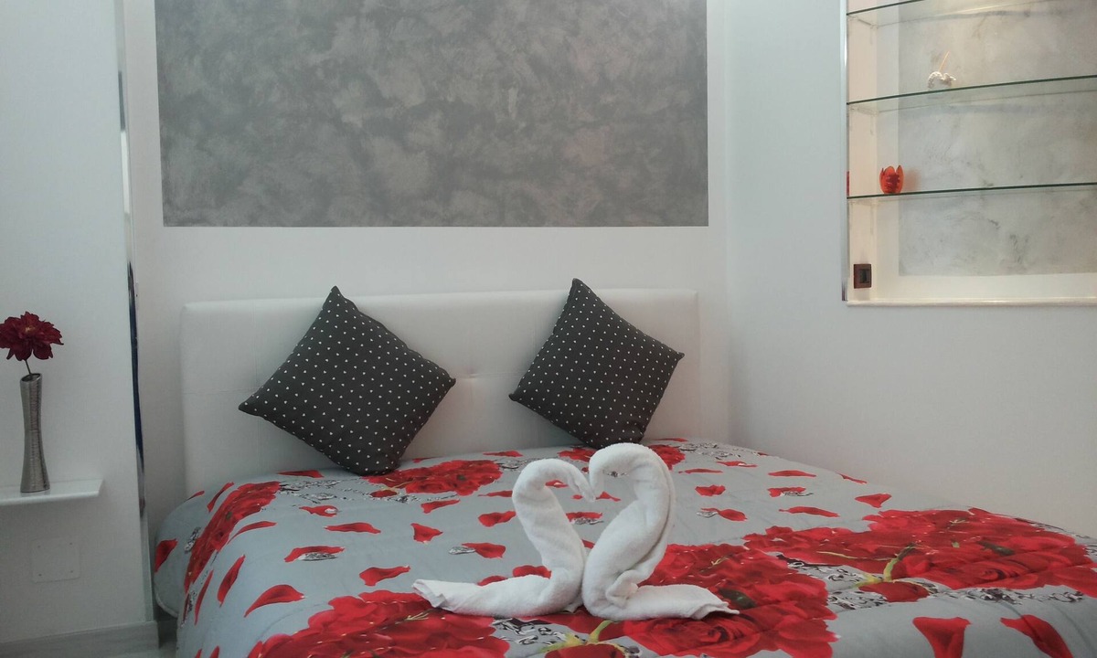 Casa Santa Apartment | RED WI-FI FREE TULIP APARTMENT