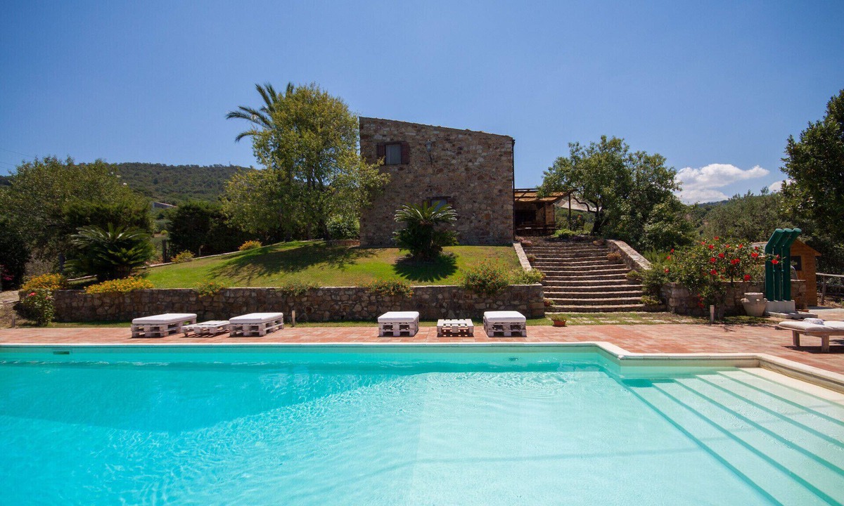 Sant'Ambrogio Villa | Relax at the Swimming Pool by Wonderful Italy
