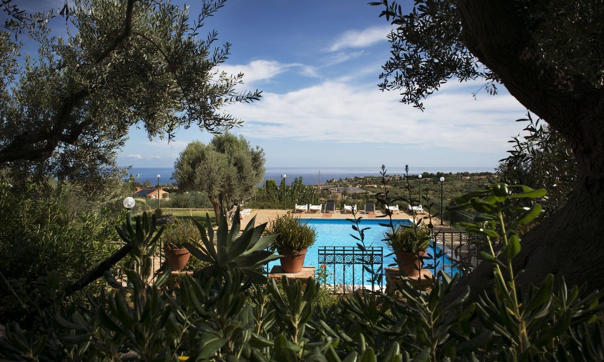 Mandra Capreria House | Relax with pool and see view!