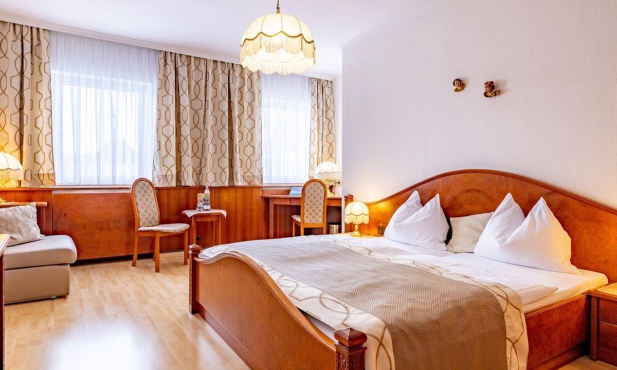 Steyr House | Romantic double room - Hotel Restaurant Minichmayr e.U.