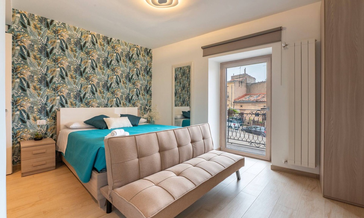 Mistretta Apartment | Room 'Camera 1' with Mountain View, Wi-Fi and Air Conditioning