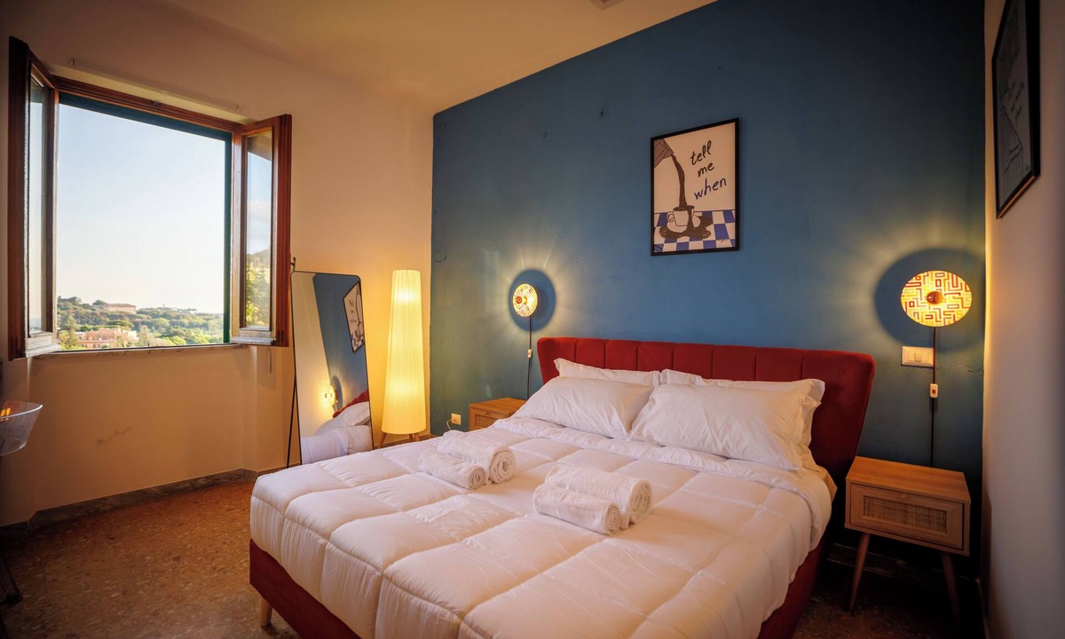 Frascati Apartment | Room Centro Storico Frascati | Private Bathroom | Terrace on Rome