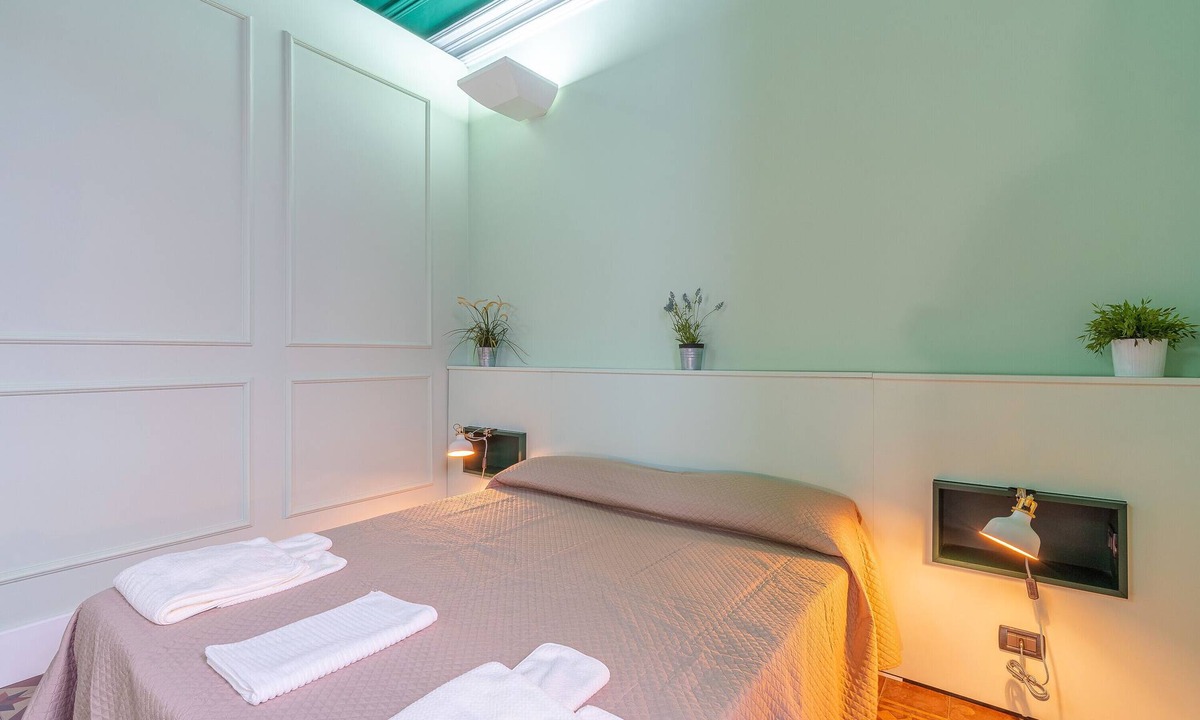 Santa Maria di Licodia Apartment | Room 'Civico 46 - Green' with Shared Terrace, Wi-Fi and Air Conditioning
