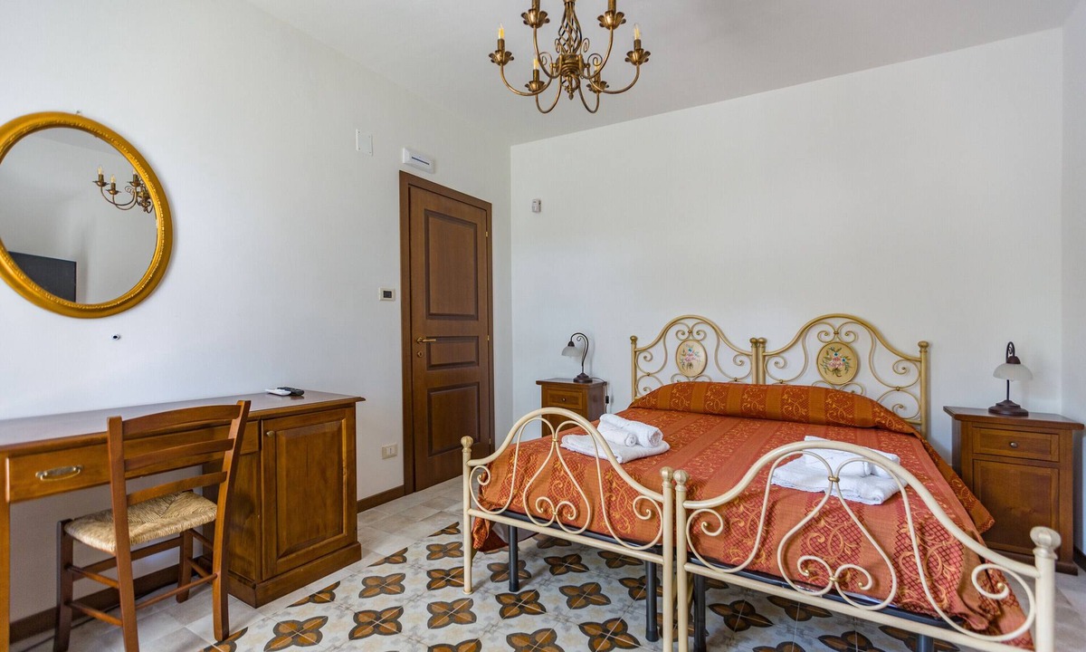 Sant'Angelo di Brolo Apartment | Room 'Ghiro' with Mountain View, Wi-Fi and Air Conditioning
