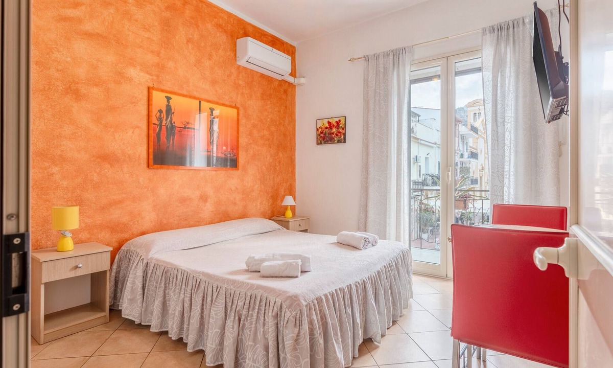 Isola delle Femmine Apartment | Room 'Gio Di Maggio' with Balcony, Wi-Fi and Air Conditioning