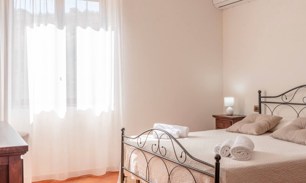 Montallegro Apartment | Room 'Monte Suso' with sea view, shared terrace and air conditioning