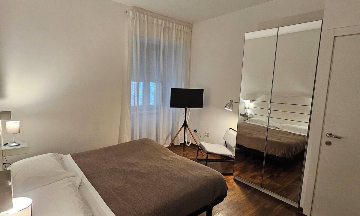 Potenza House | Room & Parking