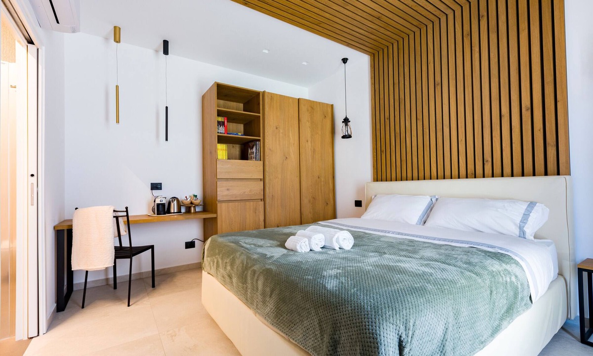 Brolo Apartment | Room 'Persiano' with Shared Garden, Wi-Fi and Air Conditioning