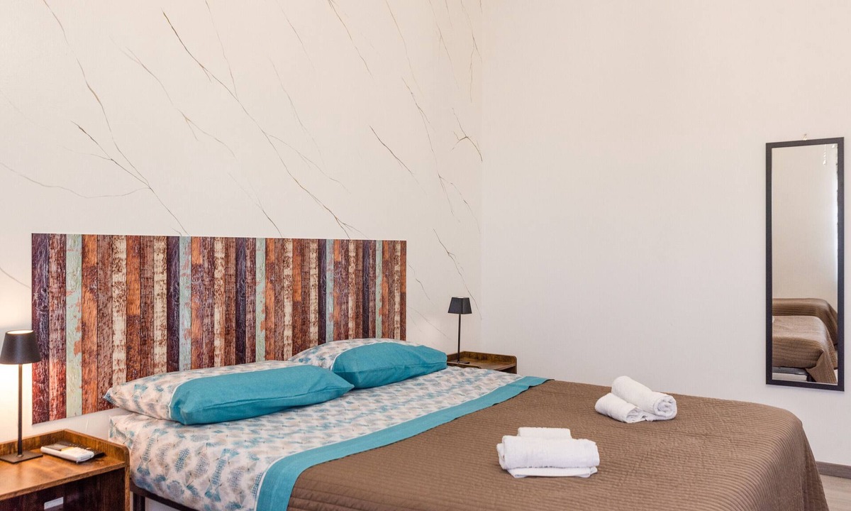 Agrigento Apartment | Room 'Stanza Fiore' with Wi-Fi and Air Conditioning