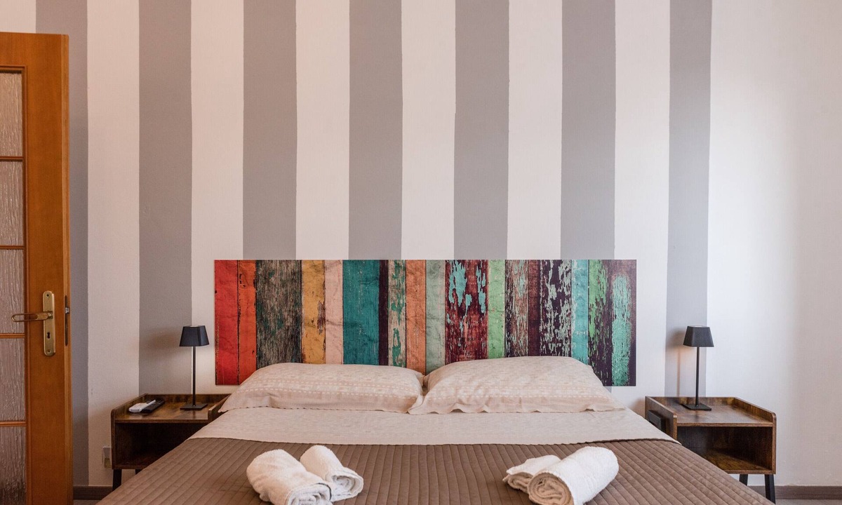 Agrigento Apartment | Room 'Stanza Frutta' with Wi-Fi and Air Conditioning